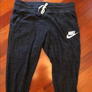 Nike crop joggers heather grey in Medium